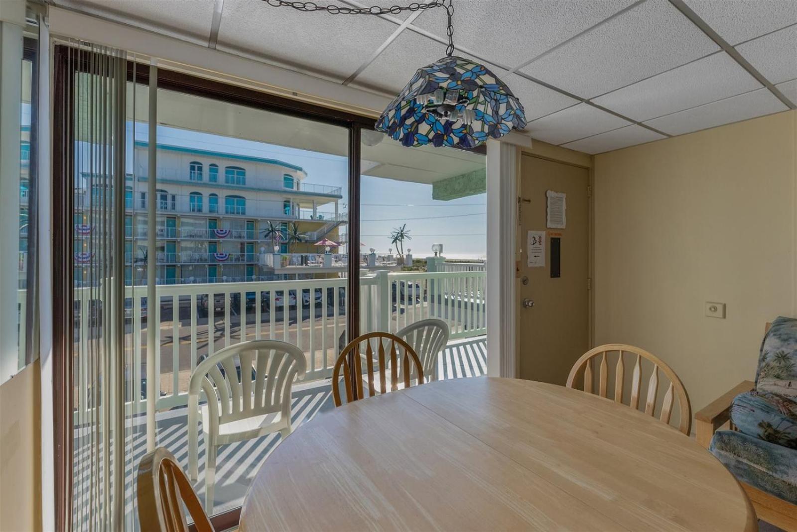 404 E Denver Ave, Unit 216 Уайлдууд Крест Екстериор снимка